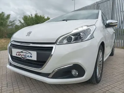 Usado Peugeot 208 Style 99 CV (72 kW) 2018 Blanco Utilitario
