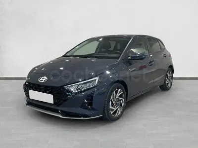 Usado Hyundai i20 100 CV (73 kW) 2025 Gris / plata Utilitario