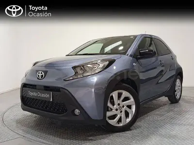 Usado Toyota Aygo X Play 72 CV (52 kW) 2025 Gris / plata SUV