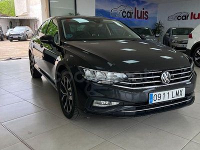 Usado VW Passat 150 CV (110 kW) 2021 Negro Berlina