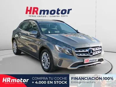 Usado Mercedes GLA180 122 CV (89 kW) 2017 Gris / plata SUV