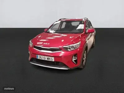Usado Kia Stonic 100 CV (73 kW) 2023 Rojo SUV