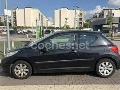 Usado Peugeot 207 90 CV (66 kW) 2007 Negro Berlina