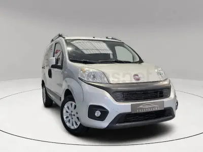 Używany Fiat Qubo Lounge 80 KM (58 kW) 2019 Szary Minivan