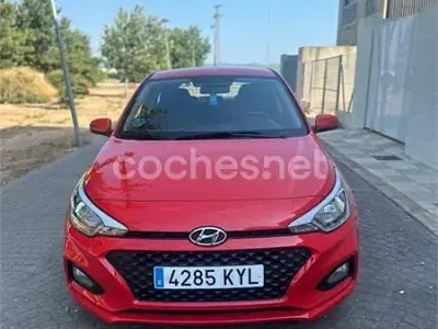 Usado Hyundai i20 100 CV (73 kW) 2019 Rojo Utilitario