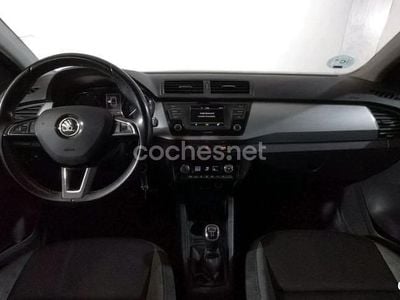 Rojo Usado 2017 Skoda Fabia Berlina | 6500 € (Buen precio)