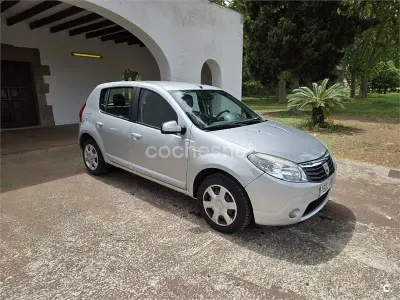 Käytetty Dacia Sandero Lauréate 75 HP (55 kW) 2011 Harmaa Sedan