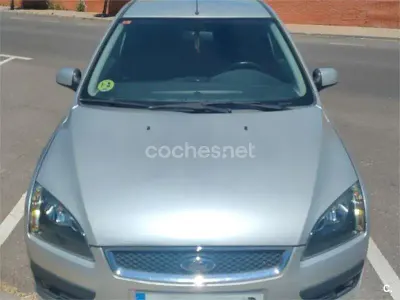 Usado Ford Focus Sport 115 CV (84 kW) 2005 Gris / plata Berlina