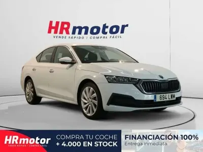 Usado Skoda Octavia Ambition 207 CV (152 kW) 2022 Gris Berlina