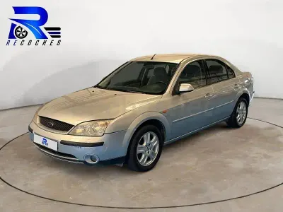 Usado Ford Mondeo Ghia 130 CV (95 kW) 2001 Gris / plata Berlina