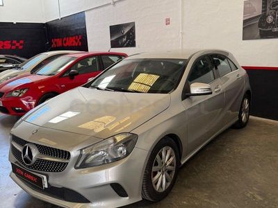 Usado Mercedes A180 AMG line 109 CV (80 kW) 2016 Gris / plata Berlina