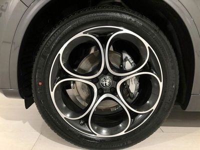 Usado Alfa Romeo Stelvio Ti 210 CV (154 kW) 2022 Gris SUV