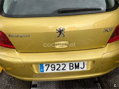 Usado Peugeot 307 90 CV (66 kW) 2001 Amarillo Utilitario