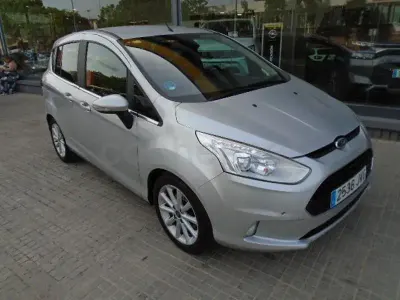 Usado Ford B-MAX Titanium 105 CV (77 kW) 2016 Gris / plata Monovolumen