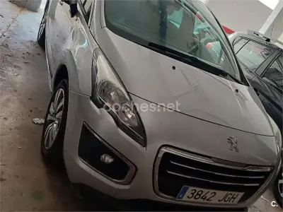 Usado Peugeot 3008 Style 120 CV (88 kW) 2015 Gris / plata Familiar