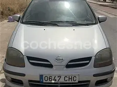 Usado Nissan Almera Tino Acenta 112 CV (82 kW) 2003 Gris / plata Monovolumen