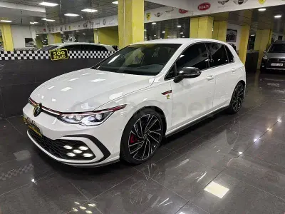 Usado VW Golf VIII GTI 245 CV (180 kW) 2021 Blanco Berlina