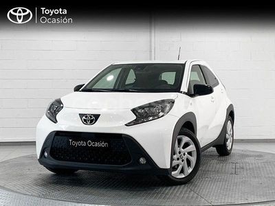 Usado Toyota Aygo X Play 72 CV (52 kW) 2023 Blanco SUV