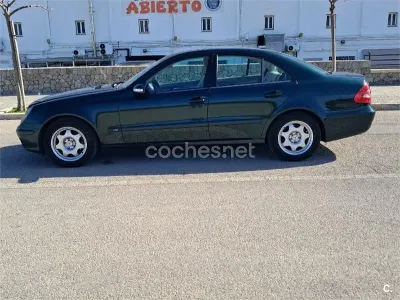 Usado Mercedes E220 Classic 150 CV (110 kW) 2004 Verde Berlina