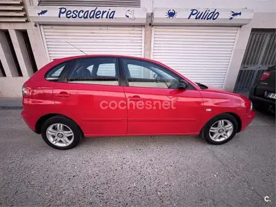Usado Seat Ibiza 110 CV (80 kW) 2003 Rojo Utilitario