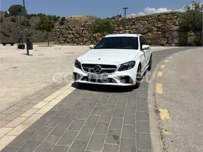 Usado Mercedes C220 170 CV (125 kW) 2019 Blanco Familiar