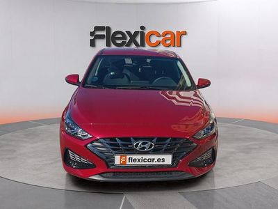 Usado Hyundai i30 120 CV (88 kW) 2022 Rojo Berlina