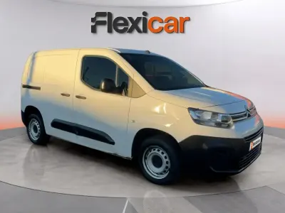 Usado Citroën Berlingo Live 102 CV (75 kW) 2020 Blanco Monovolumen