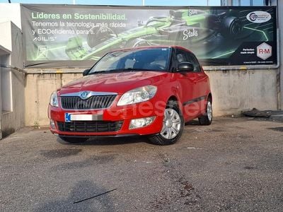 Usado Skoda Fabia 60 CV (44 kW) 2011 Rojo Berlina