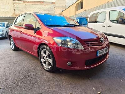 Usado Toyota Auris Sol 124 CV (91 kW) 2010 Rojo Berlina