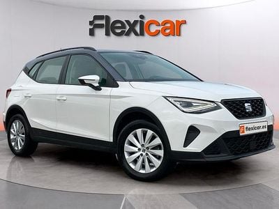 Usado Seat Arona Style 110 CV (80 kW) 2023 Blanco SUV