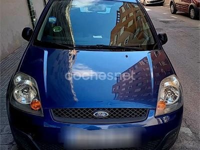 Usado Ford Fiesta Ambiente 70 CV (51 kW) 2007 Azul Utilitario