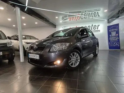 Usado Toyota Auris 90 CV (66 kW) 2009 Gris Utilitario
