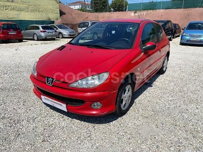 Usado Peugeot 206 75 CV (55 kW) 2003 Rojo Berlina