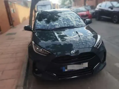 Usado Toyota Yaris Hybrid Style 92 CV (67 kW) 2025 Verde Berlina