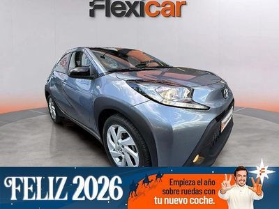 Gris Usado 2024 Toyota Aygo Play Utilitario | 14.490 € (Precio justo)