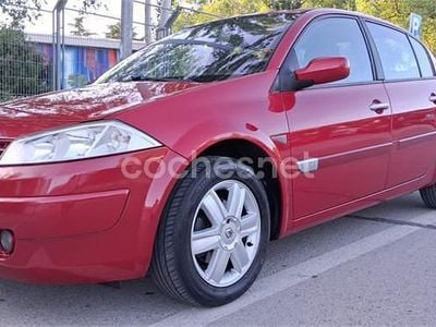 Usado Renault Mégane II Privilege 115 CV (84 kW) 2004 Rojo Berlina
