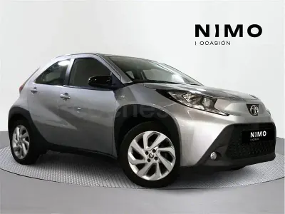 Usado Toyota Aygo X Play 72 CV (52 kW) 2024 Gris / plata SUV