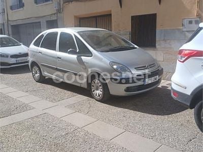 Begagnad Citroën Xsara Picasso 90 HK (66 kW) 2005 Grå Minibuss