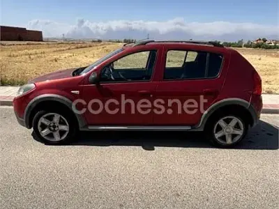 Usado Dacia Sandero Stepway 90 CV (66 kW) 2012 Granate Berlina