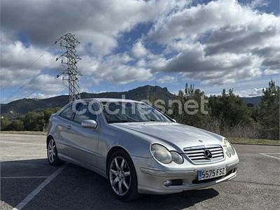 Usado Mercedes C220 143 CV (105 kW) 2002 Gris / plata Berlina