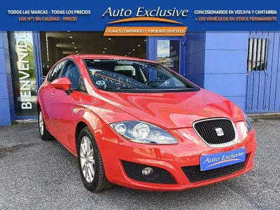 Begagnad Seat Leon Style 105 HK (77 kW) 2011 Röd Halvkombi