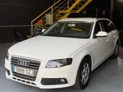 Usado Audi A4 120 CV (88 kW) 2011 Blanco Familiar