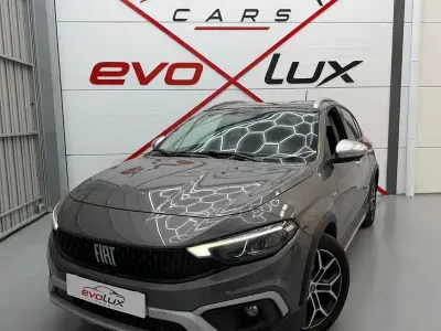 Usado Fiat Tipo Cross 101 CV (74 kW) 2021 Gris / plata Berlina