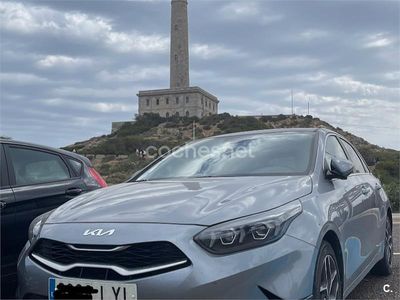 Usado Kia Ceed 100 CV (73 kW) 2022 Gris / plata Utilitario