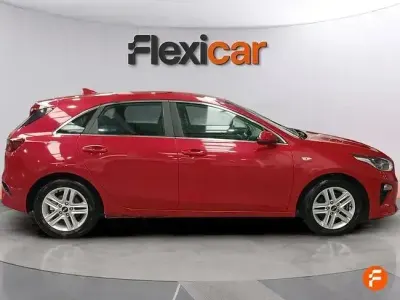 Usado Kia Ceed 120 HP (88 kW) 2021 Vermelho Citadino