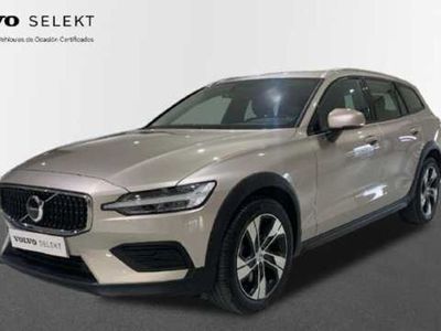 Oro Usado 2023 Volvo V60 CC Core Familiar | 45.400 € (Caro)