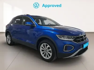 Usado VW T-Roc Life 110 CV (80 kW) 2024 Azul SUV
