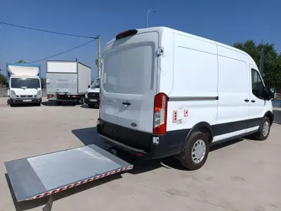 Usado Ford Transit 131 CV (96 kW) 2021 Blanco Van