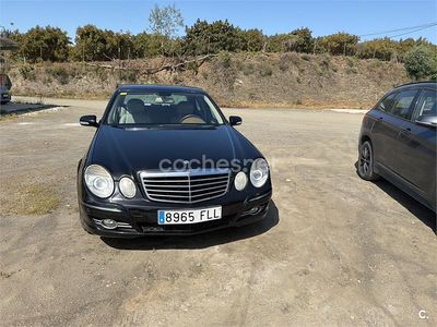 Usado Mercedes E220 Avantgarde 125 CV (91 kW) 1997 Negro Berlina