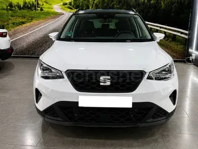 Usado Seat Arona Style 110 CV (80 kW) 2024 Blanco SUV